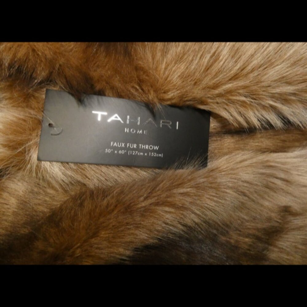 Tahari Faux Fur Throw Blanket Brown Soft White Reverse 50 x 60 In NWT - Picture 6 of 6